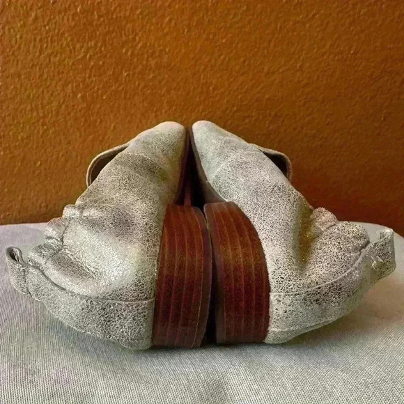 Abeo “Jean 11” Taupe Metallic Leather Slip On Loafer Size 8 Narrow Like New! - Picture 9 of 12